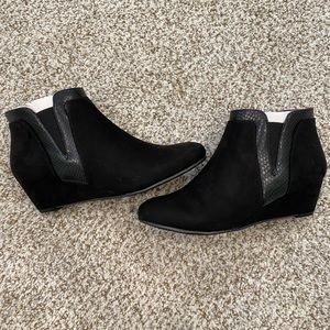 Black Wedge Heels Size 8 Med